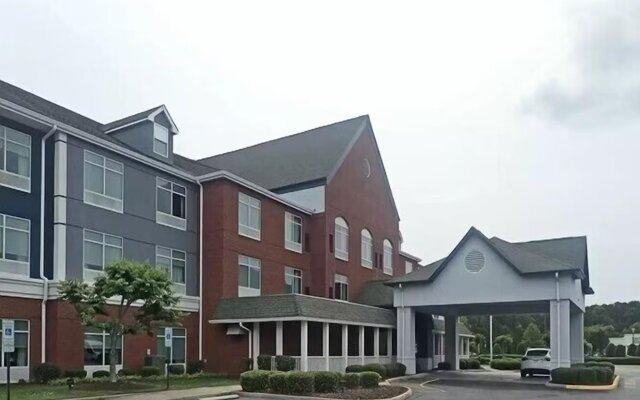 Comfort Inn & Suites Hampton near Coliseum