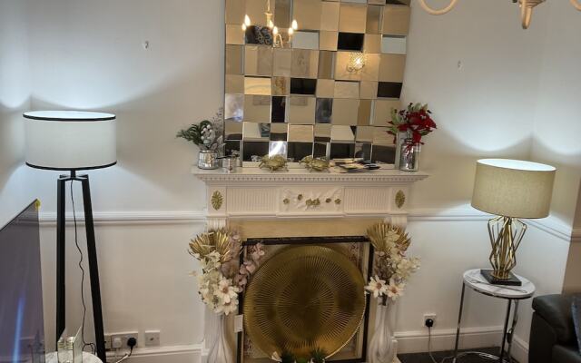 Stunning 4-bed House in Rochester