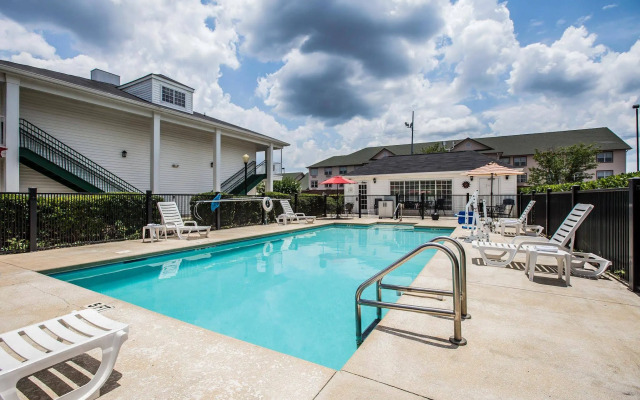 Quality Inn Bessemer I-20 exit 108