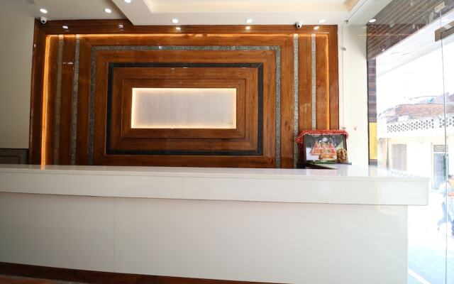 Oyo 37959 Hotel Royal Stay