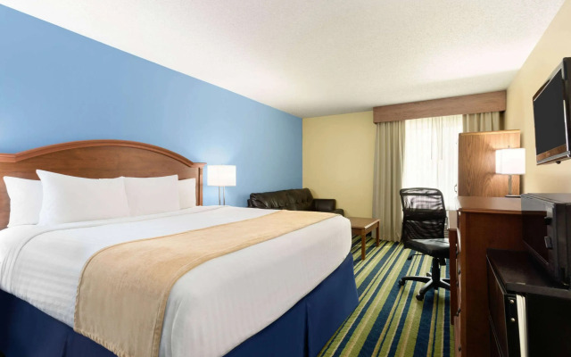 Days Inn by Wyndham Fargo/West Acres