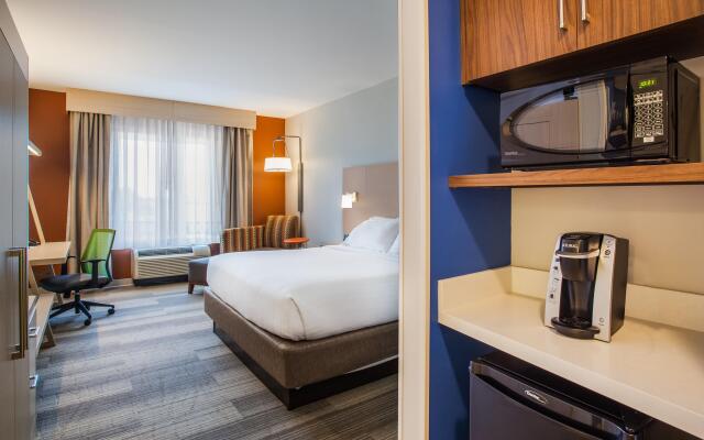 Holiday Inn Express & Suites Lexington Park-California, an IHG Hotel