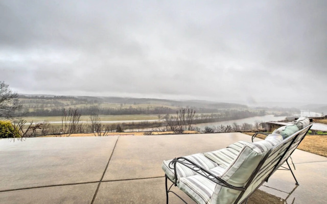 Riverfront Arkansas Retreat Near Fishing & Hiking!