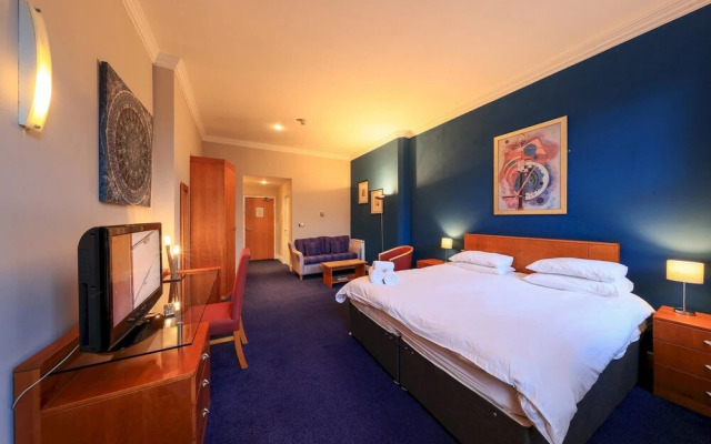 Large Central Spacious Studio Apartment With High Ceilings