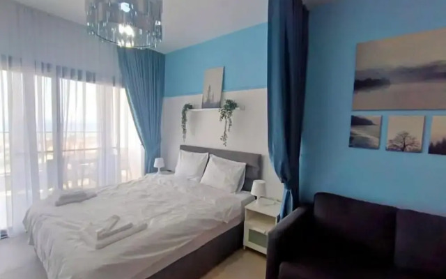 Azure Seaview Studio in Caesar Blue
