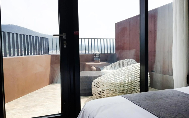 I-Jin Hotel