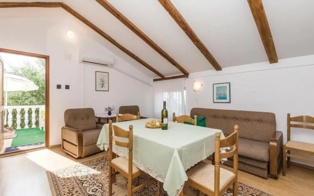 Beautiful Home in Potocnica With Wifi and 2 Bedrooms