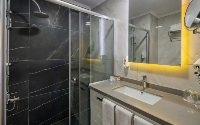 İz Flower Side Beach Hotel