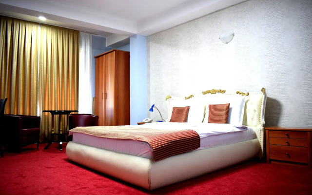 Hotel Aristocrat & Fish Restaurant