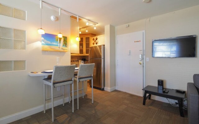 Amazing Apartment Mins From South Beach Strip!