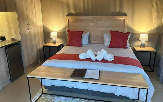 Kingfisher Creek Safari Lodge