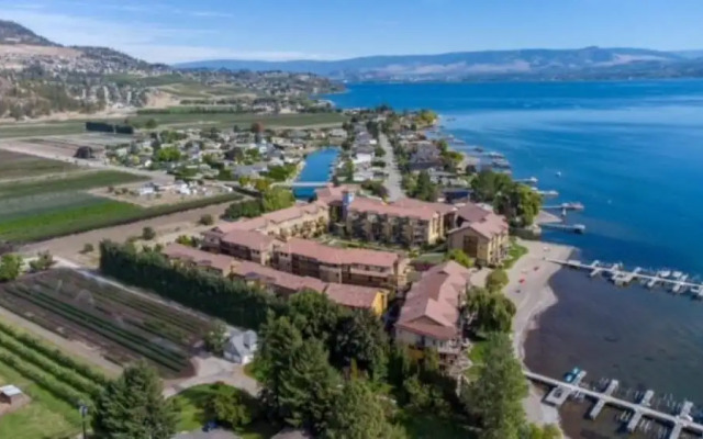 Beachfront Lakeview Condo at Barona