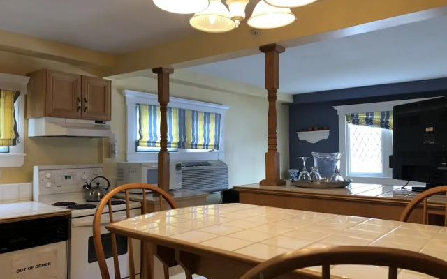 Leaside Manor by The Leaside Group