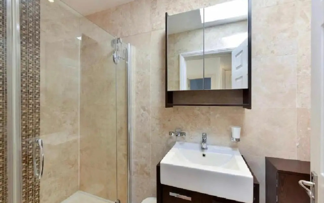 Luxury Kensington Apartment With 3 Bedrooms