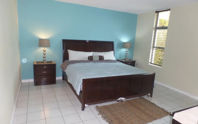 Skyclub Beach Suite at Mobay Club