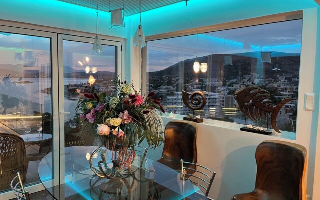 Luxurious 2-bed Seaside Apartment in Saronida