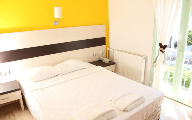R Hotel by Rooms