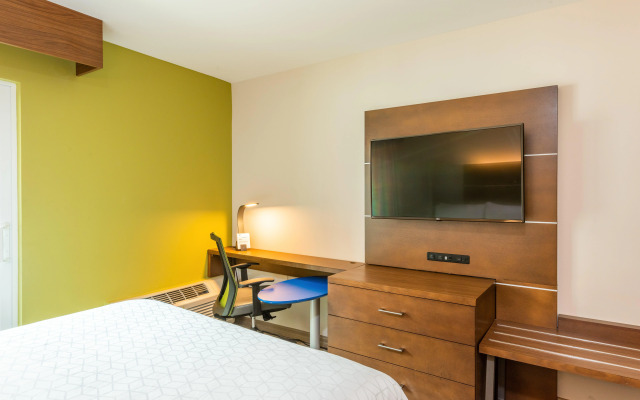 Holiday Inn Express & Suites Bradenton West by IHG
