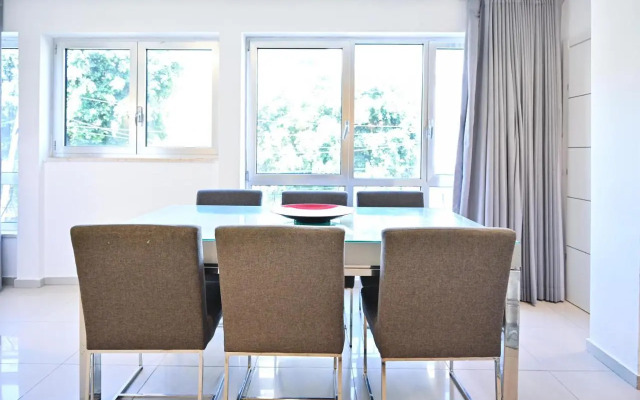 Relaxing 3BR in Ben yehuda 66 by HolyGuest