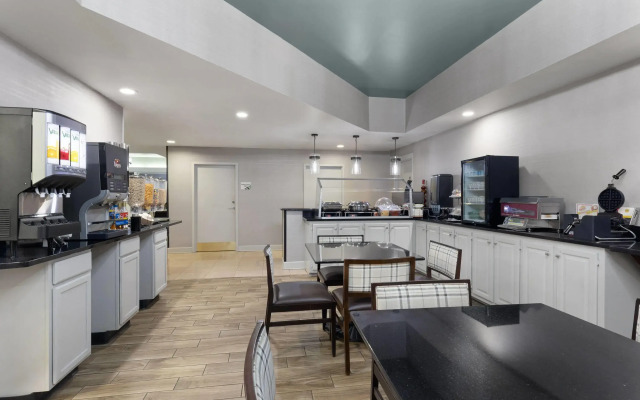 Wingate by Wyndham Greensboro/Coliseum