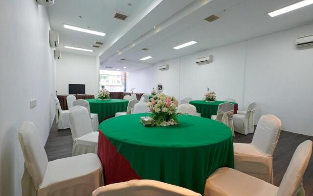 The Leverage Business Hotel Mergong