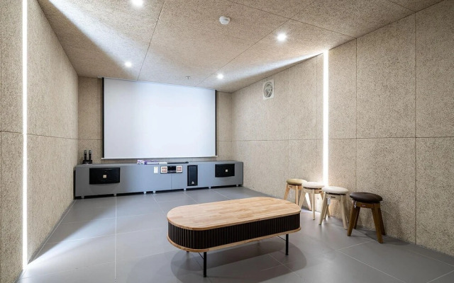 Hound Hotel Sajik Minam Station