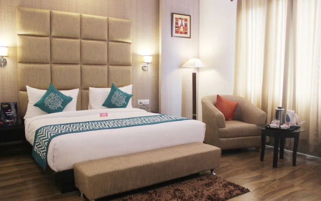 OYO Premium Race Course CMI