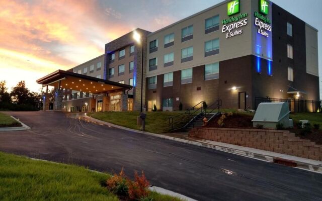 Holiday Inn Express & Suites Charlotte NE - University Area, an IHG Hotel