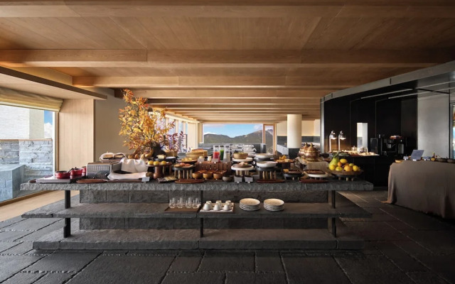 Deqin Meri Poodom hotel