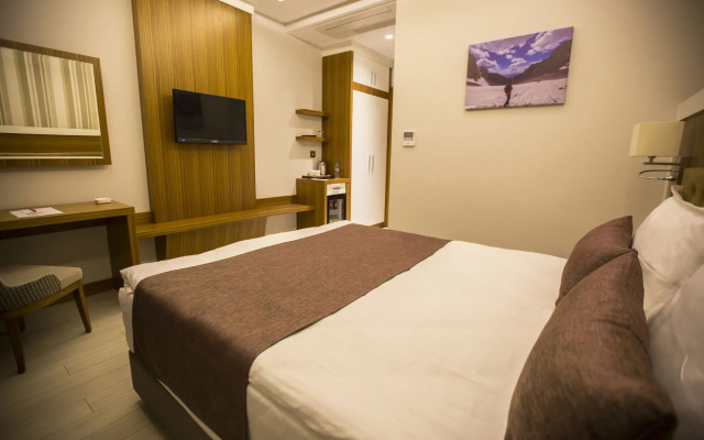 Honour Hotel