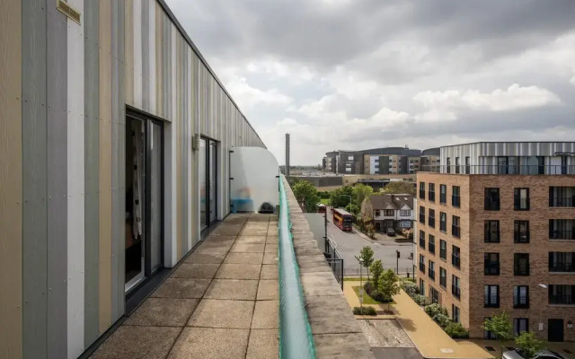 Impeccable 2-bed Apartment in Romford