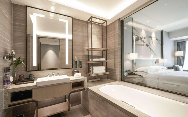 DoubleTree by Hilton Hotel Shenzhen Longhua