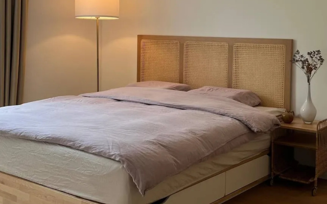 Wonderful Attic Maisonette in Meilen With Stunning Lake Views – Guest Rooms – Meilen