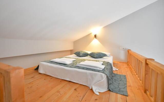 Red Moon Suites