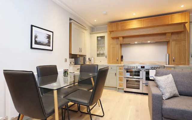 JOIVY Newly Refurbished Apartment on the Historic Royal Mile