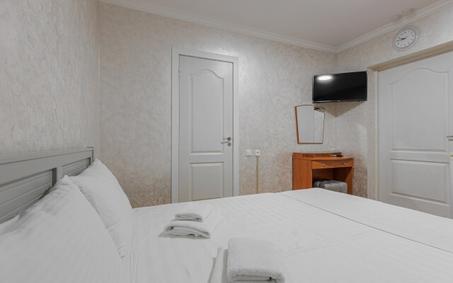 Zelyony Popugay Allama Group Guest House