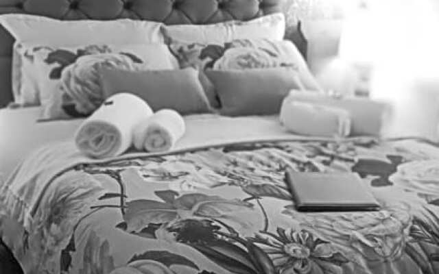Outlander Boutique B&B King