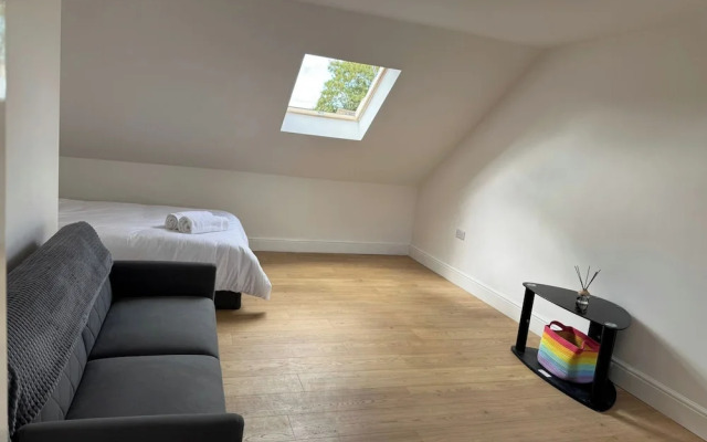 Lancing Road Cozy Apartment in Croydon