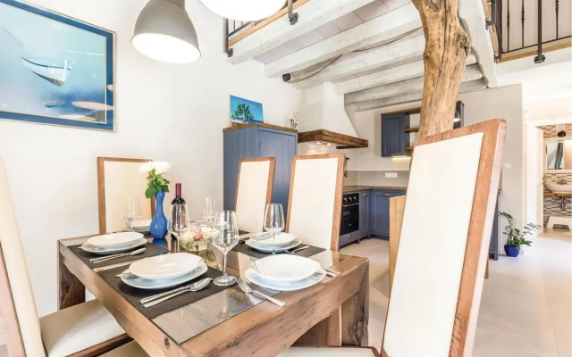 Stunning Home in Jurdani With Wifi and 2 Bedrooms