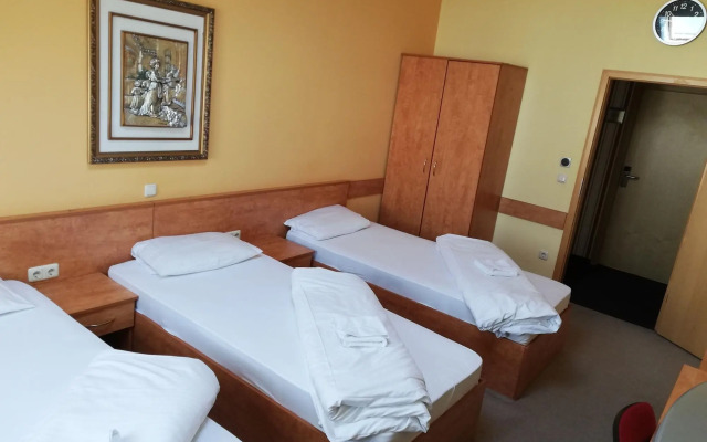Airport Global Hotel, Olive INN