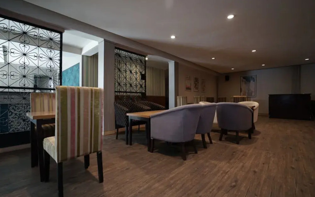 OYO 1282 Feodora Airport Hotel