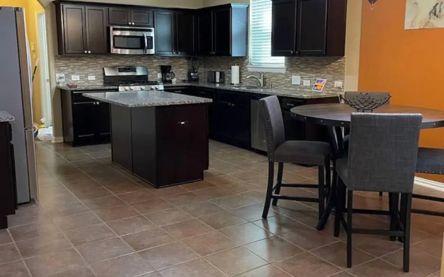 Luxury Stay - Near Houston Airport