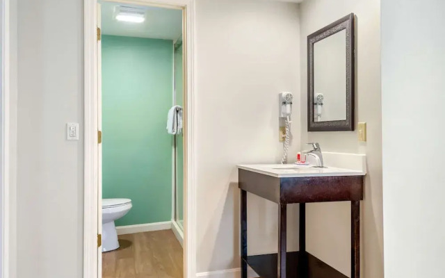 Econo Lodge Inn & Suites Lincoln