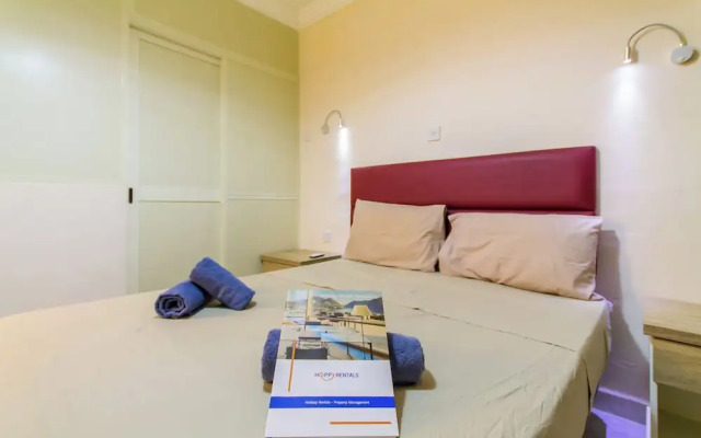 Pool and Sea, charming Merill Apart 5
