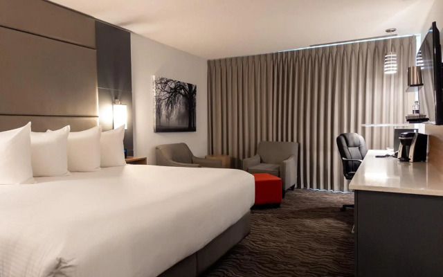 Carriage House Hotel & Conference Centre