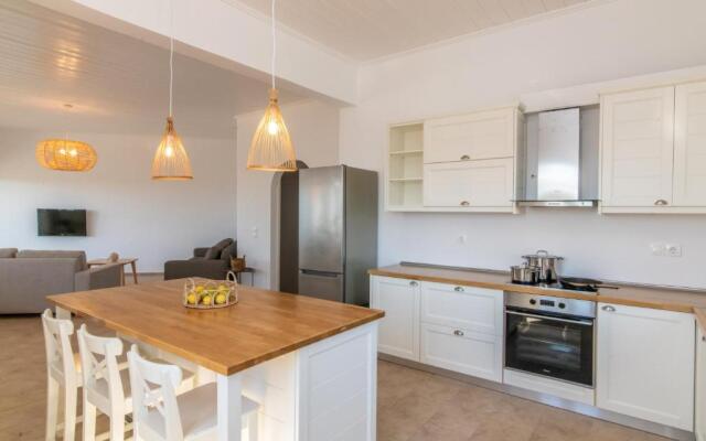 Pi Villa - SeaView & Entire 3BDRM villa