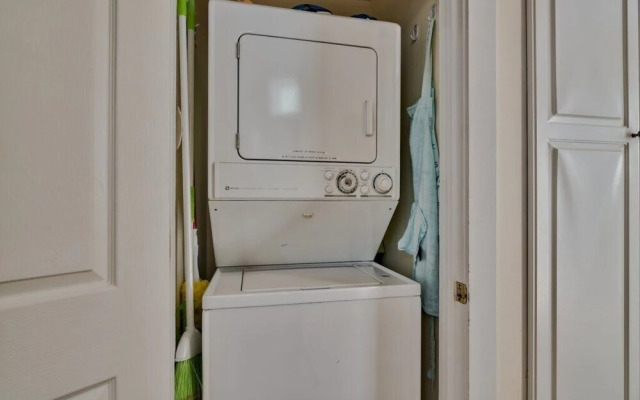 Crystal Oasis Across From Beach Heated Pool