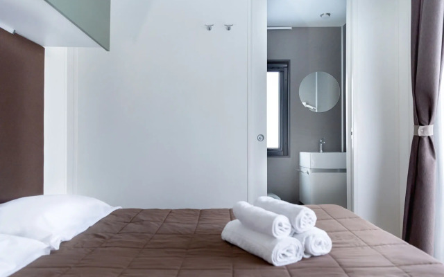 Hu Park Albatros Village