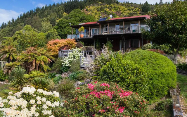 Tasman Hideaway - Marahau Holiday Home
