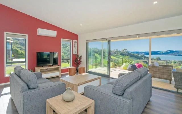 Peace and Paradise - Whitianga Holiday Home